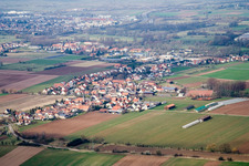 Vue aérienne de Mörlheim depuis le sud à le quartier Offenbach in Offenbach an der Queich dans le département Rhénanie-Palatinat, Allemagne
