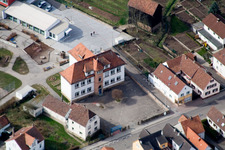 Vue aérienne de École primaire Offenbach an der Queich à le quartier Offenbach in Offenbach an der Queich dans le département Rhénanie-Palatinat, Allemagne