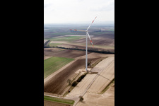 Enregistrement par drone de Éoliennes à le quartier Offenbach in Offenbach an der Queich dans le département Rhénanie-Palatinat, Allemagne