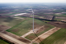 Vue oblique de Éoliennes à le quartier Ottersheim in Ottersheim bei Landau dans le département Rhénanie-Palatinat, Allemagne