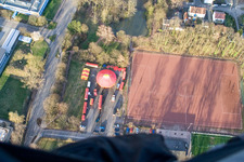 Vue aérienne de La sagesse du cirque sur le terrain de sport à Kandel dans le département Rhénanie-Palatinat, Allemagne