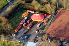 Cirque Weisheit sur le terrain de sport à Kandel dans le département Rhénanie-Palatinat, Allemagne vue d'en haut