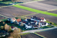 Welschhof à Freckenfeld dans le département Rhénanie-Palatinat, Allemagne hors des airs