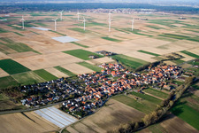 Vue aérienne de Éoliennes (WEA) - éoliennes - dans un champ à Herxheimweyher dans le département Rhénanie-Palatinat, Allemagne