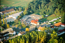 Vue aérienne de Concessionnaire automobile Lauterburger Straße Ford et Sporthaus Frey du sud-ouest à Kandel dans le département Rhénanie-Palatinat, Allemagne
