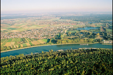 Vue aérienne de Rhin en face de Spire à Altlußheim dans le département Bade-Wurtemberg, Allemagne