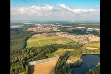 Vue aérienne de Vue de la ville depuis le sud-ouest à le quartier Sondernheim in Germersheim dans le département Rhénanie-Palatinat, Allemagne