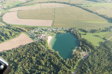 Vue aérienne de Roeschwoog, Camping à Rœschwoog dans le département Bas Rhin, France