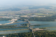 Vue oblique de Écluse près de Freistett à Gambsheim dans le département Bas Rhin, France