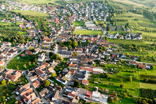 Vue aérienne de Vue sur le village à le quartier Nußbach in Oberkirch dans le département Bade-Wurtemberg, Allemagne