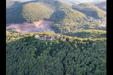 Carrière à Waldhambach dans le département Rhénanie-Palatinat, Allemagne vue d'en haut