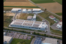 Vue oblique de Parc industriel W II avec emballage transparent Weber GmbH à Herxheim bei Landau dans le département Rhénanie-Palatinat, Allemagne
