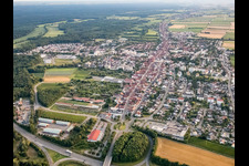 Vue d'oiseau de Vue d'ensemble de la ville depuis l'est à Kandel dans le département Rhénanie-Palatinat, Allemagne