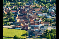 Vue aérienne de Waldstr à le quartier Mühlhofen in Billigheim-Ingenheim dans le département Rhénanie-Palatinat, Allemagne